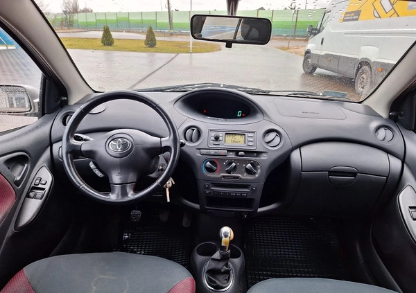 Toyota Yaris cena 7900 przebieg: 298000, rok produkcji 2005 z Brodnica małe 781